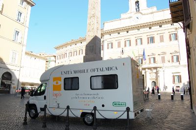 Unità mobile oftalmica della IAPB Italia onlus, in cui si svolgono controlli oculistici gratuiti