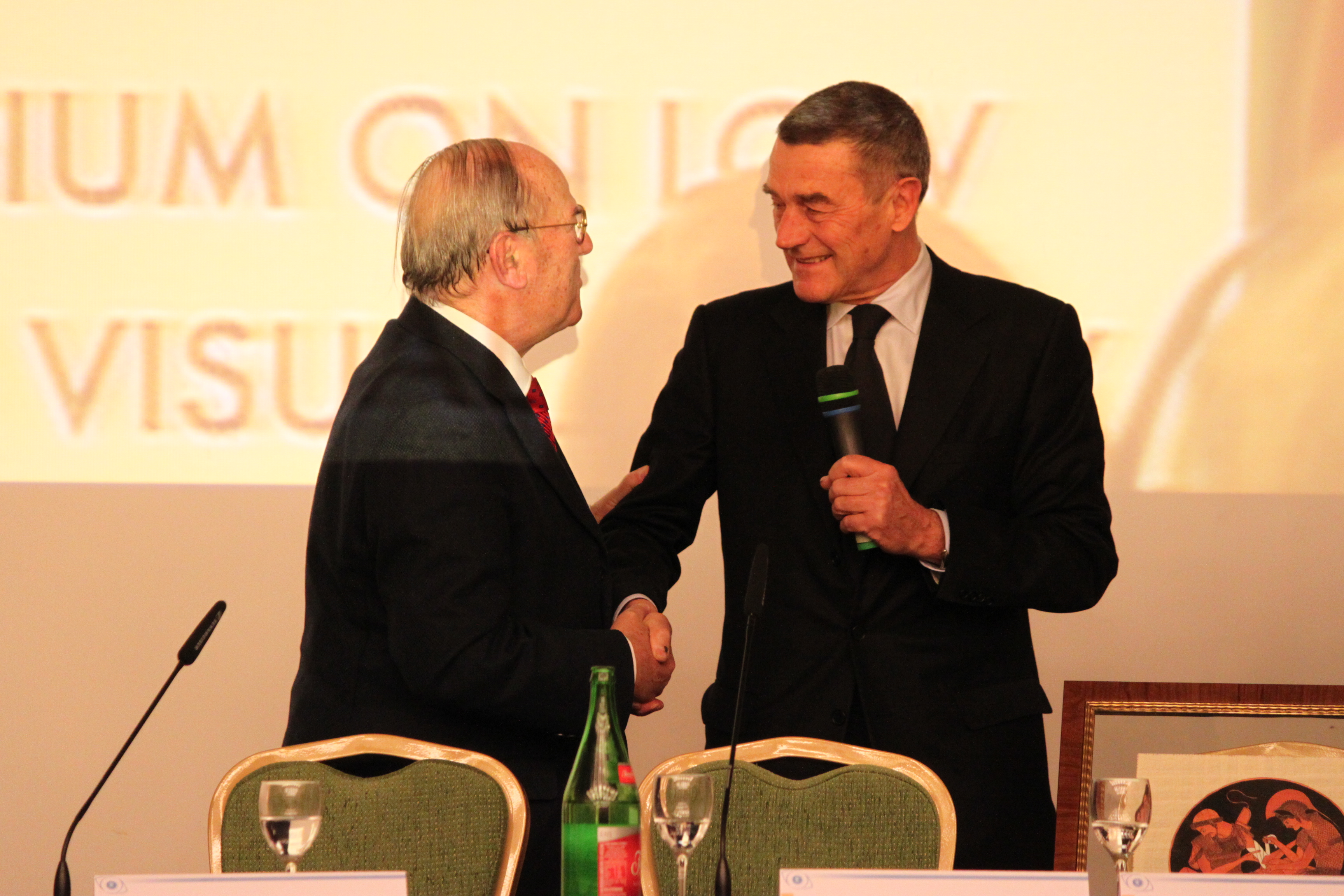 Da destra: il Ministro della Salute Ferruccio Fazio e l'avv. Giuseppe Castronovo, Presidente della IAPB Italia onlus
