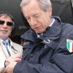 Guido Bertolaso (Capo della Protezione Civile) e Michele Corcio (IAPB Italia onlus) escono dalla Unità mobile oftalmica (Agenzia internazionale per la prevenzione della cecità-sezione italiana, 30 aprile 2009)