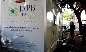 Unità mobile oftalmica della IAPB Italia onlus (Roma Testaccio, 12 ottobre 2017)