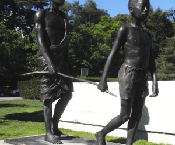 oncocercosi-cieco_accompagnato-statue_oms-web.jpg